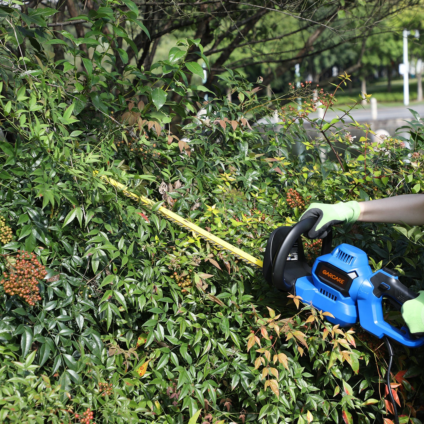 GARCARE 24-Inch Corded Electric Hedge Trimmer - 4.5 Amp, Dual-Action Blades, Rotary Handle, Safety Switches for Hedges, Shrubs, and Branches